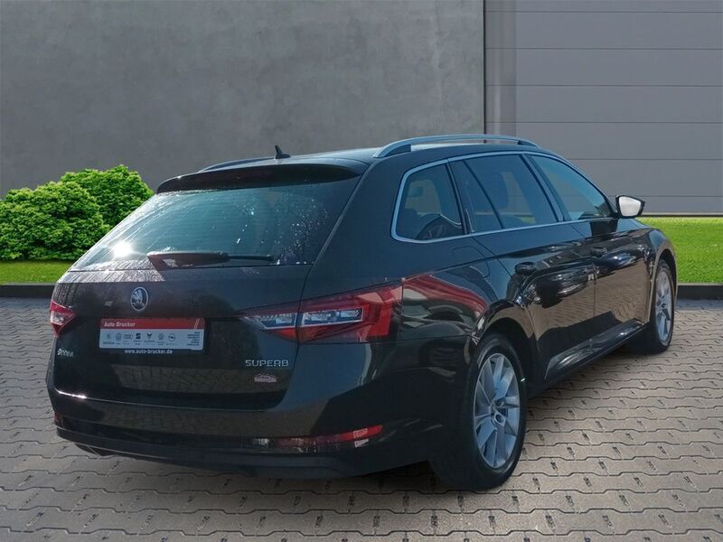 Gebraucht Skoda Superb Style 150 PS (110 kW) 2017 Braun Kombi