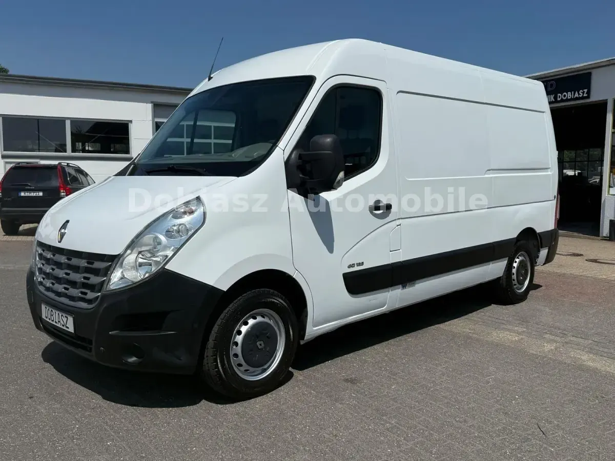 Usado Renault Master 125 HP (91 kW) 2011 Branco Sedan