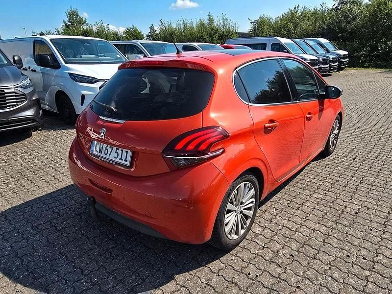 Gebraucht Peugeot 208 Allure Sky 110 PS (80 kW) 2015 Orange Kleinwagen