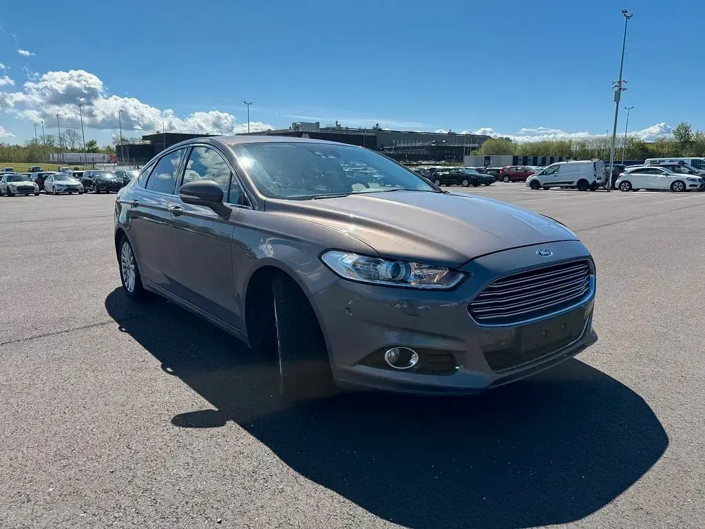 Gebraucht Ford Mondeo Titanium 150 PS (110 kW) 2015 Braun Limousine