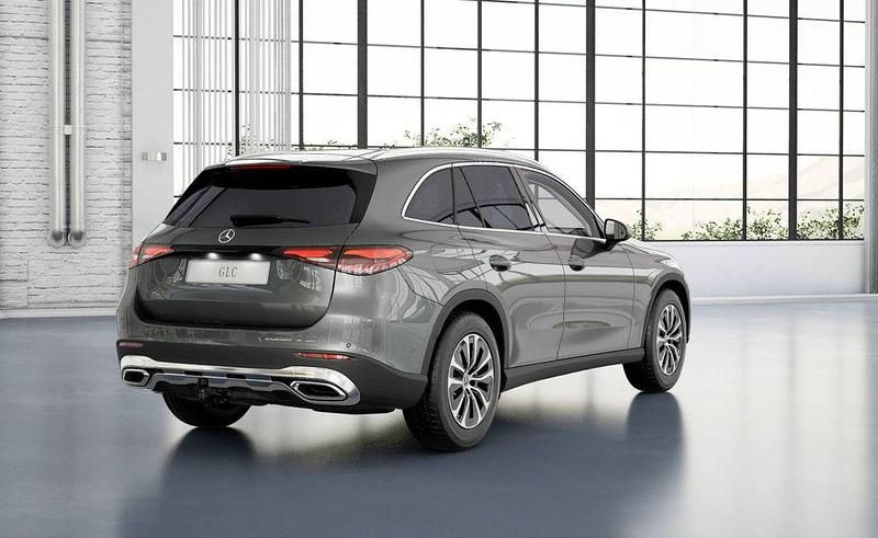 Gebraucht Mercedes GLC220 Avantgarde 197 PS (144 kW) 2023 Metalliclack selenitgrau SUV