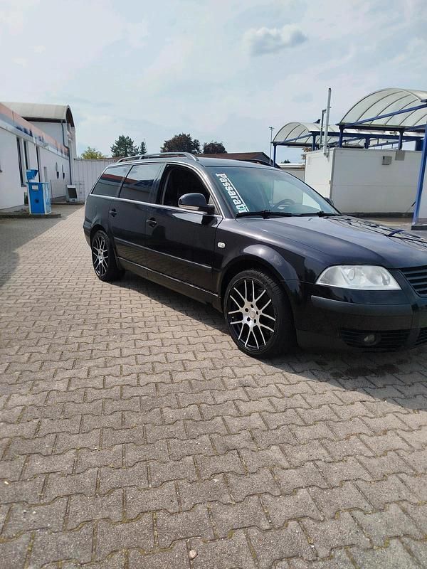 Schwarz Gebraucht 2005 VW Passat Kombi | 1.199 € (Fairer Preis) - Bild 1/4