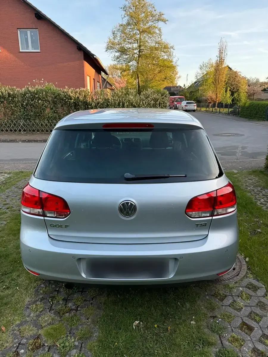 Gebraucht VW Golf VII Match 105 PS (77 kW) 2012 Silber Limousine