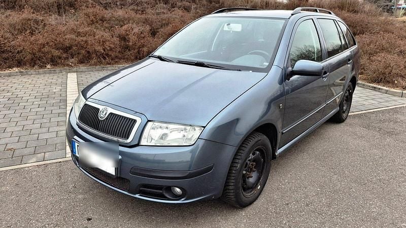 Grau Gebraucht 2005 Skoda Fabia Kombi | 1.490 € (Fairer Preis) - Bild 1/4