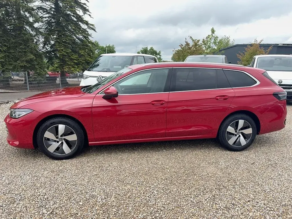 Używany VW Passat Elegance 150 KM (110 kW) 2025 Czerwony Kombi