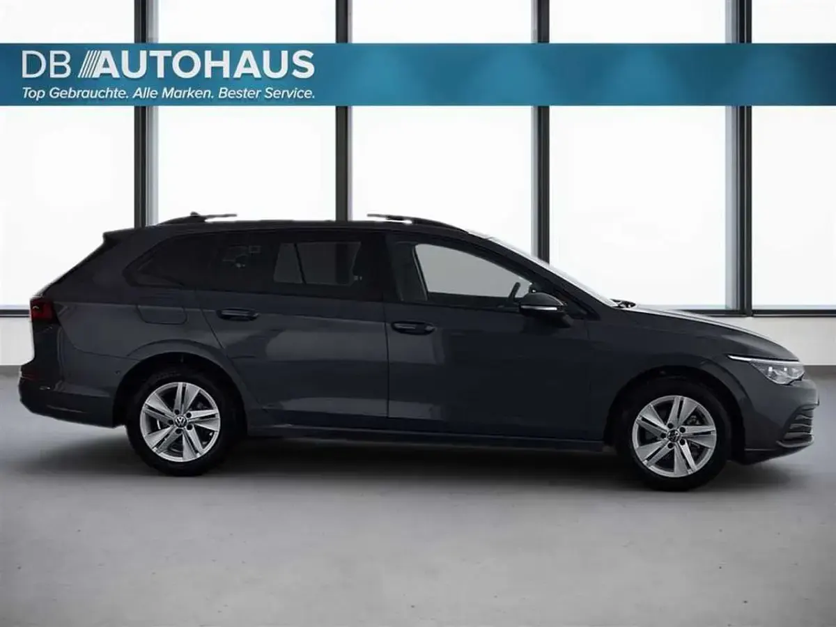 Gebraucht VW Golf VIII Life 150 PS (110 kW) 2024 Grau Kombi