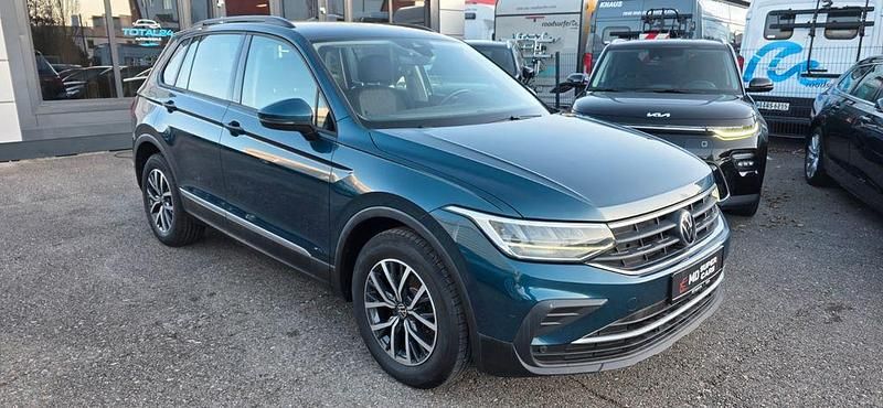 Gebraucht VW Tiguan Life 150 PS (110 kW) 2022 Blau SUV