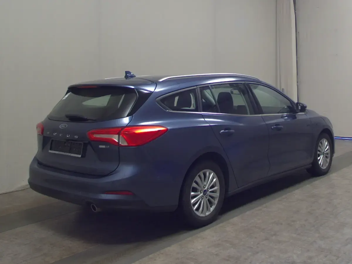 Używany Ford Focus Titanium 125 KM (91 kW) 2021 Niebieski Kombi