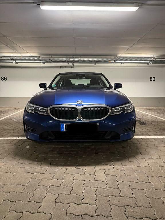 Gebraucht BMW 318 Advantage 150 PS (110 kW) 2019 Blau Limousine