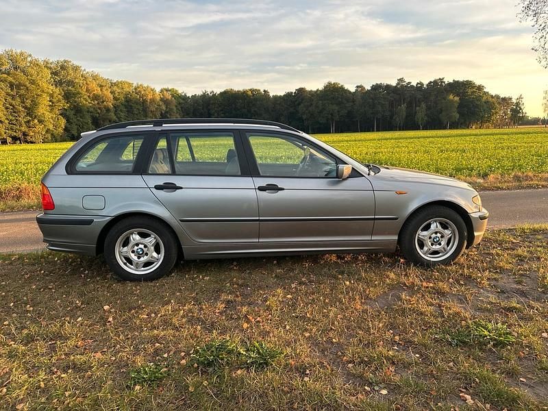 Grau Gebraucht 2004 BMW 316 Kombi | 2.000 € (Fairer Preis) - Bild 1/4