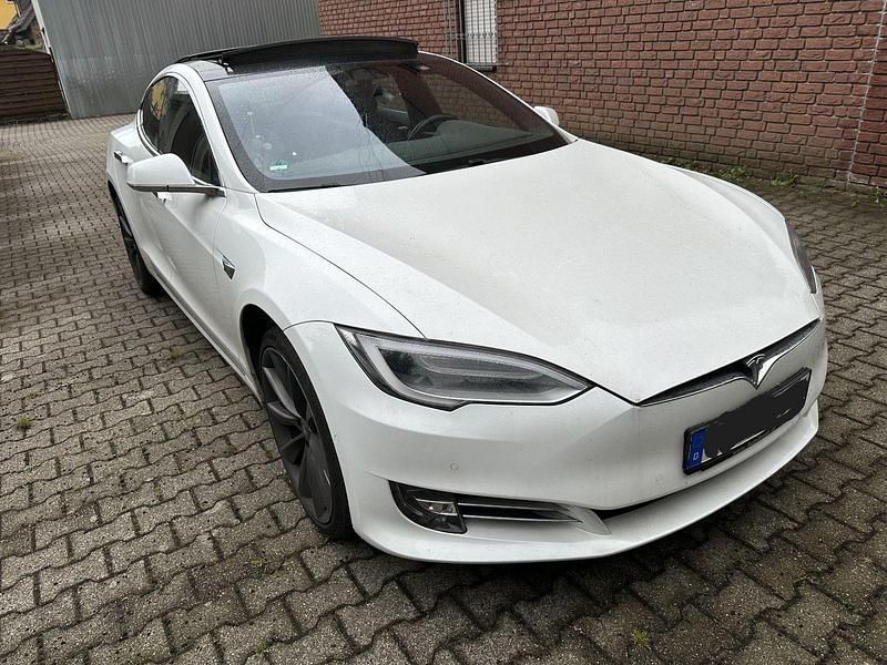 Weiß Gebraucht 2018 Tesla Model S Performance Kleinwagen | 32.990 € (Fairer Preis) - Bild 1/4