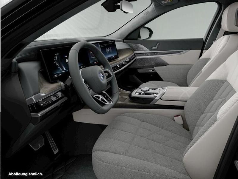 Gebraucht BMW M760e M Sport 571 PS (419 kW) 2024 Black sapphire metallic Limousine