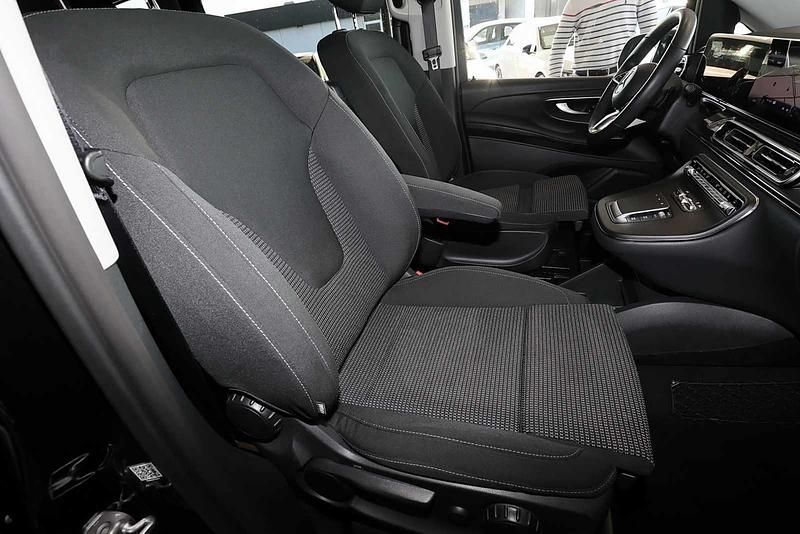 Gebraucht Mercedes E250 Style 140 PS (102 kW) 2025 Obsidianschwarz Kombi