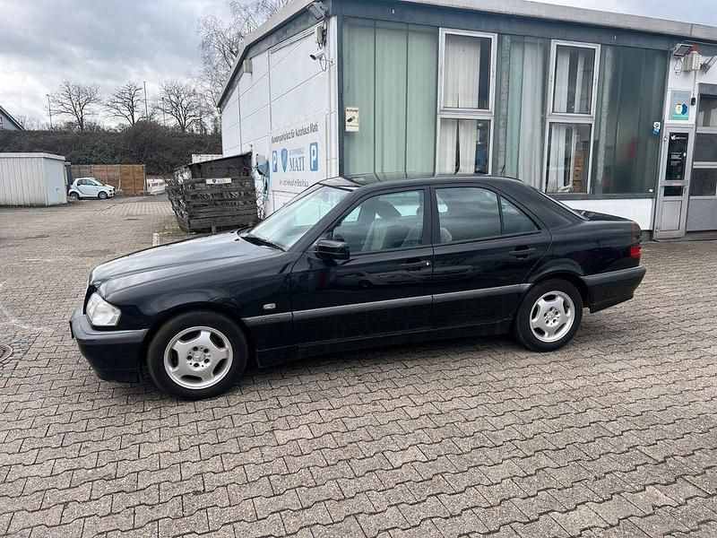 Gebraucht Mercedes C180 122 PS (89 kW) 1998 Schwarz Limousine