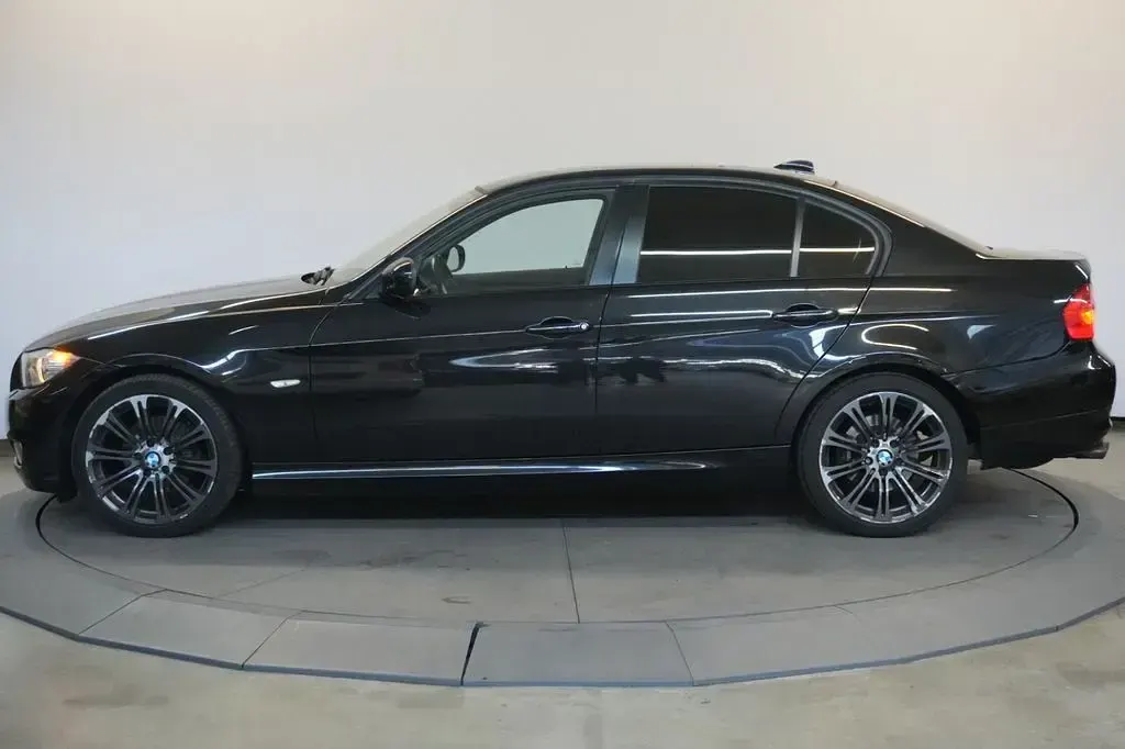 Gebraucht BMW 318 143 PS (105 kW) 2011 Schwarz Limousine