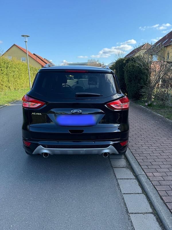 Gebraucht Ford Kuga Individual 180 PS (132 kW) 2015 Schwarz SUV
