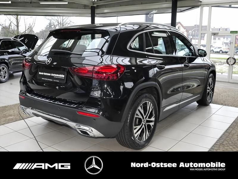 Gebraucht Mercedes GLA200 Progressive 150 PS (110 kW) 2025 Metalliclack kosmosschwarz SUV