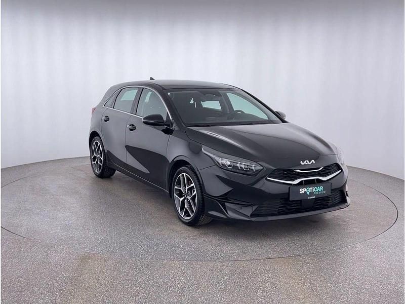 Gebraucht Kia Ceed Spirit 140 PS (102 kW) 2024 Schwarz Kleinwagen