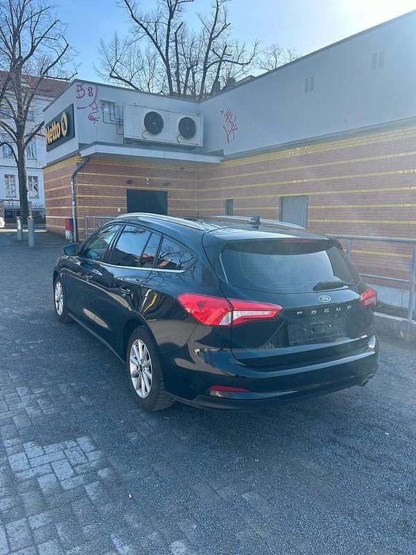 Gebraucht Ford Focus 120 PS (88 kW) 2019 Schwarz Kombi