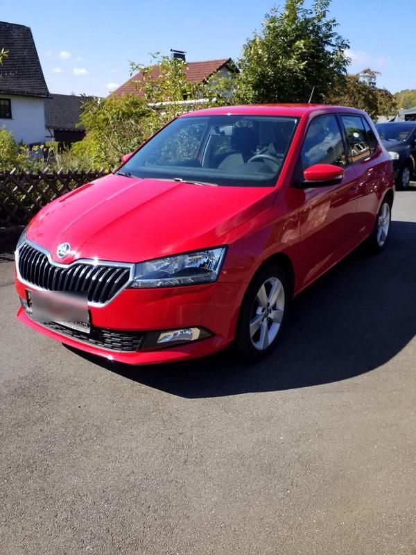 Rot Gebraucht 2019 Skoda Fabia Kleinwagen | 6.450 € (Fairer Preis) - Bild 1/4
