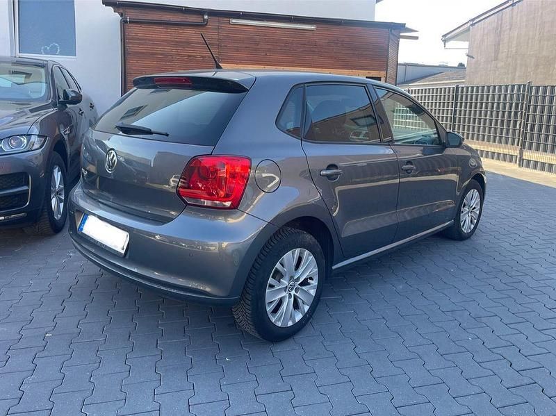 Grau Gebraucht 2013 VW Polo Life Limousine | 5.300 € (Guter Preis) - Bild 1/4