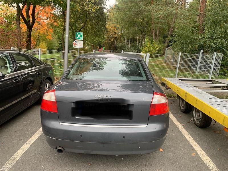 Grau Gebraucht 2003 Audi A4 Limousine | 1.200 € (Guter Preis) - Bild 1/4