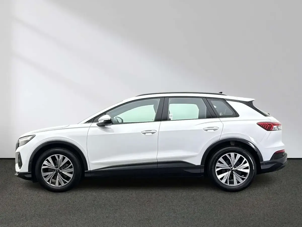 Gebraucht Audi Q4 e-tron Comfort 125 kW (170 PS) 2023 Gletscherweiß metallic SUV