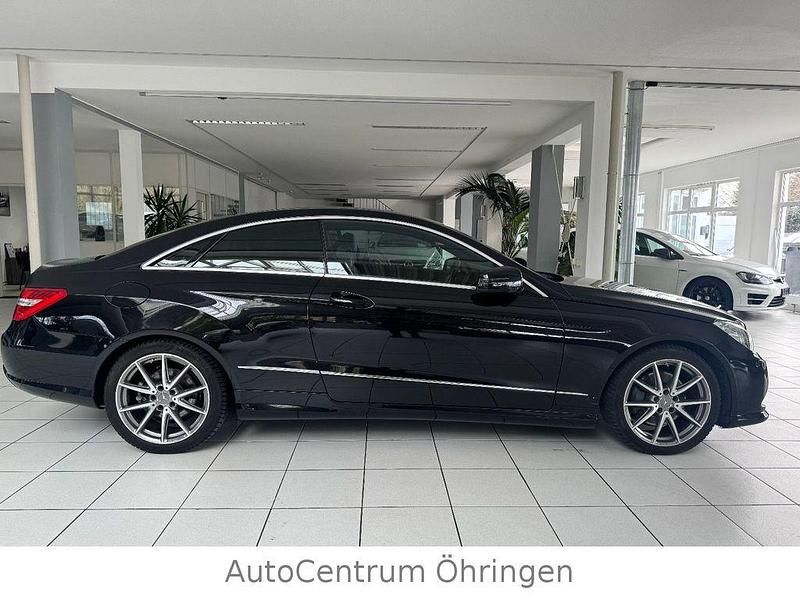 Gebraucht Mercedes E200 AMG line 184 PS (135 kW) 2012 Schwarz Coupé
