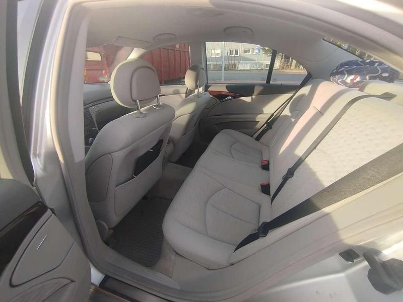 Second-hand Mercedes 220 197 CP (144 kW) 2004