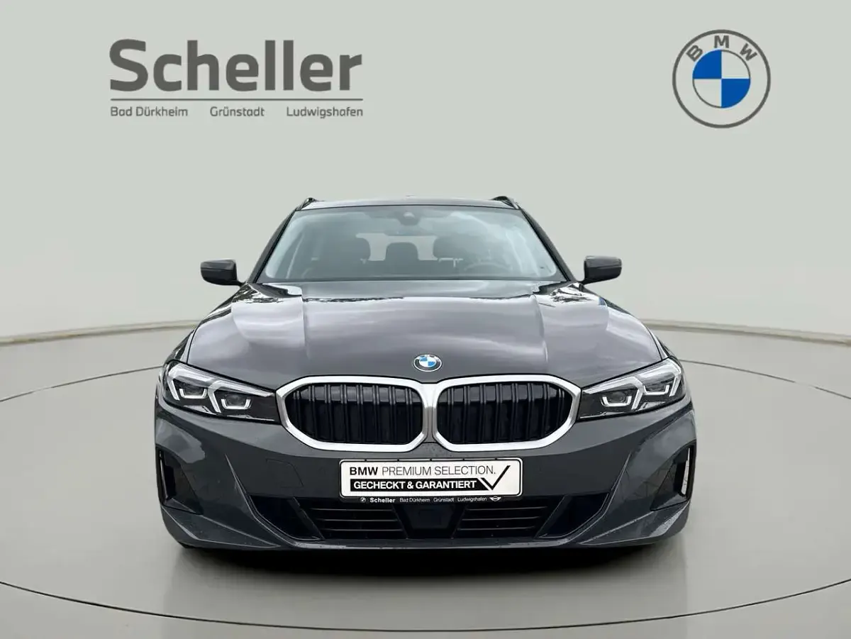 Gebraucht BMW 318 Sport Line 150 PS (110 kW) 2023 Bmw individual dravitgrau Kombi