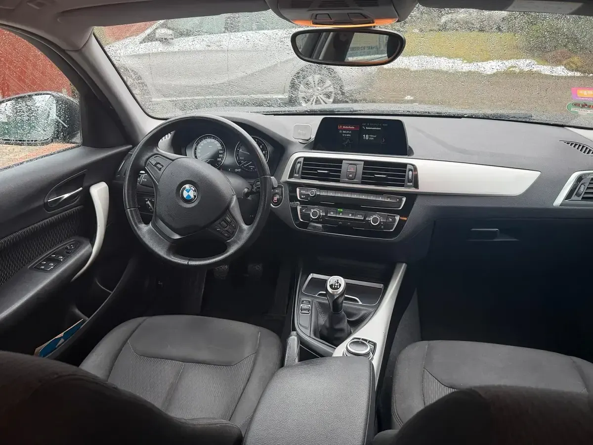 Gebraucht BMW 116 109 PS (80 kW) 2018 Schwarz Kleinwagen