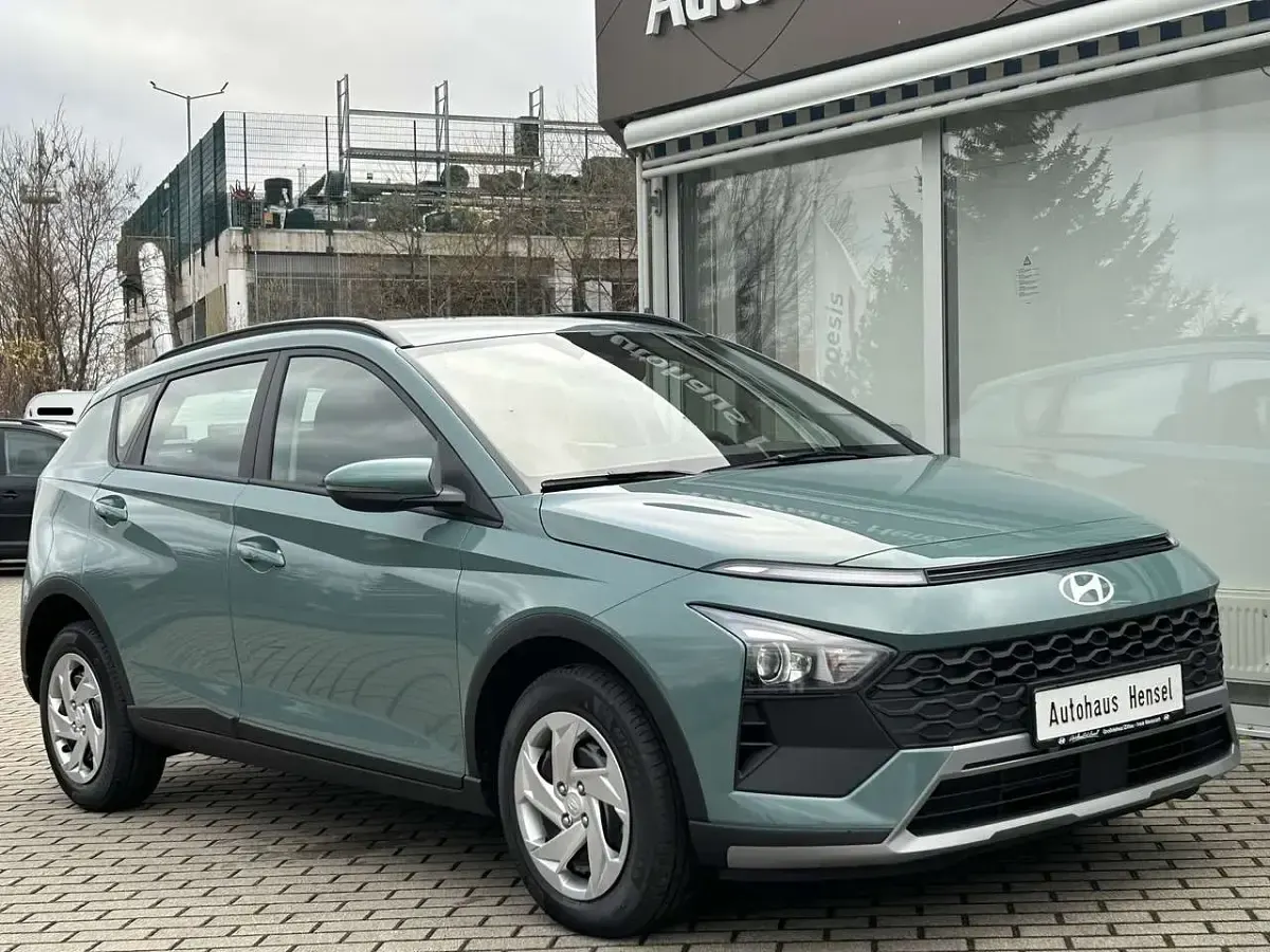 Gebraucht Hyundai Bayon Select 101 PS (74 kW) 2025 Mangrove green SUV