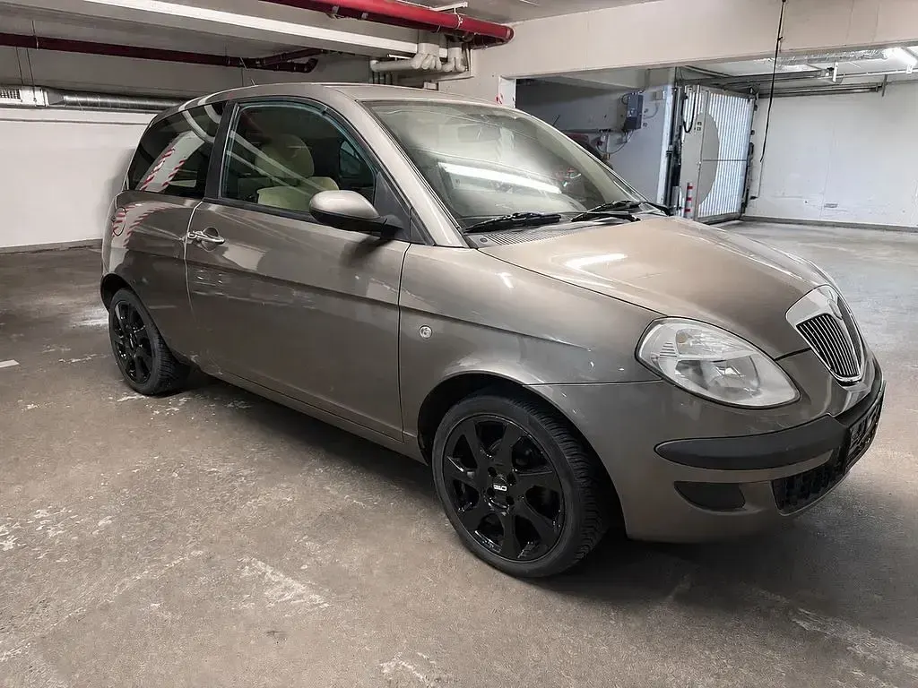 Brugt Lancia Ypsilon 69 HK (50 kW) 2006 Brun Hatchback