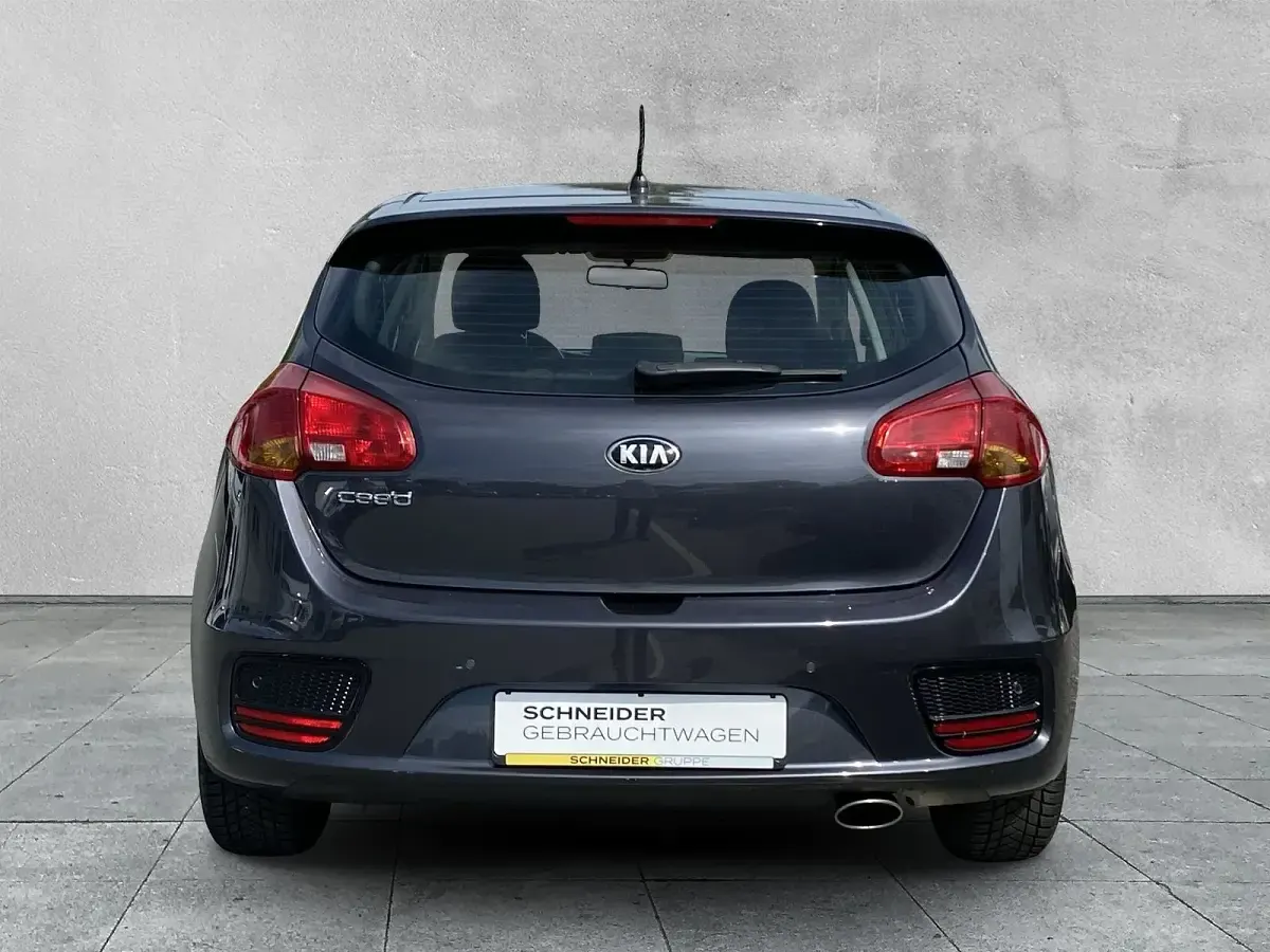 Gebraucht Kia Ceed Edition 7 101 PS (74 kW) 2017 Grau Kleinwagen