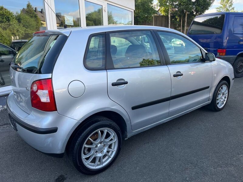 Gebraucht VW Polo Basis 75 PS (55 kW) 2003 Silber Limousine