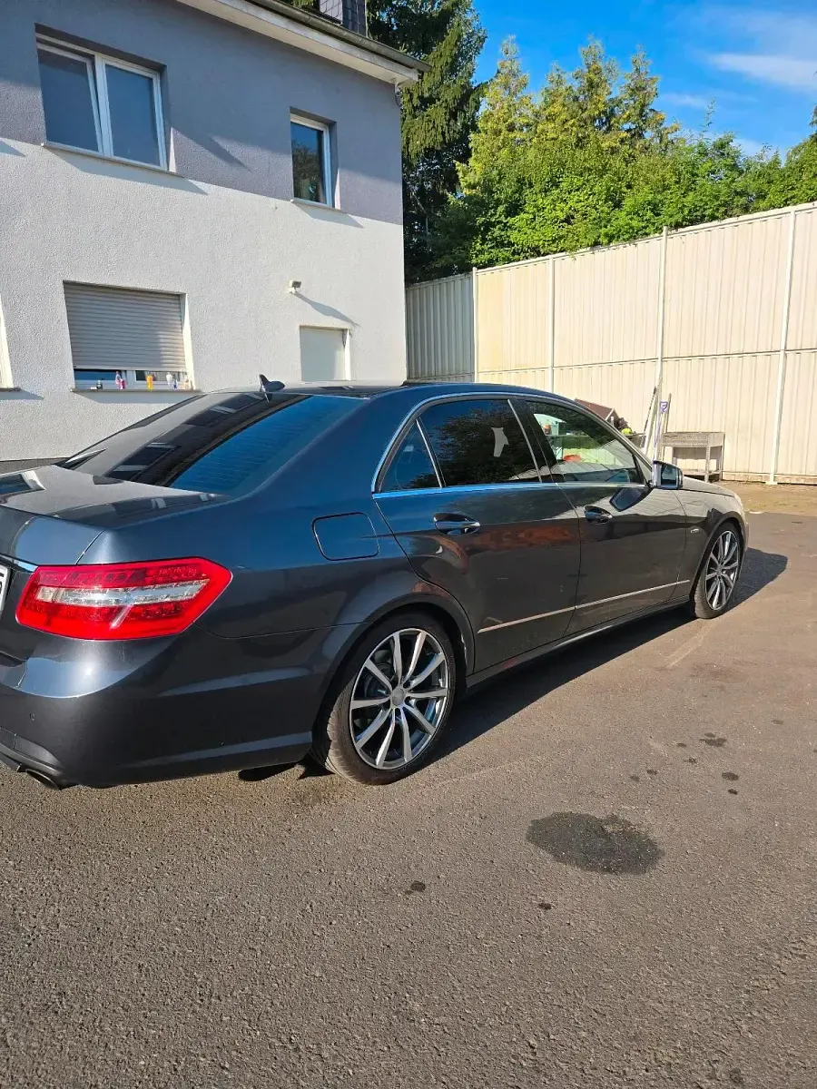 Gebraucht Mercedes E350 AMG line 292 PS (214 kW) 2009 Grau Limousine