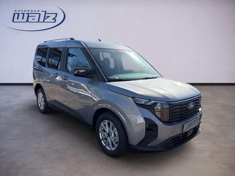 Neu Ford Tourneo Courier Titanium 125 PS (91 kW) 2026 Solarsilber Van / Kleinbus