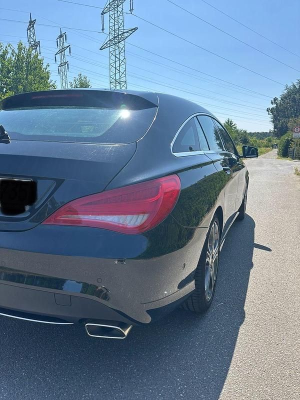 Gebraucht Mercedes CLA200 Shooting Brake Urban 156 PS (114 kW) 2015 Schwarz Kombi