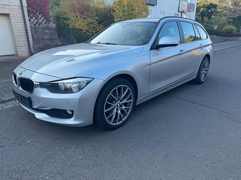 Silber Gebraucht 2014 BMW 316 Comfort Edition Kombi | 5.990 € (Fairer Preis) - Bild 1/4