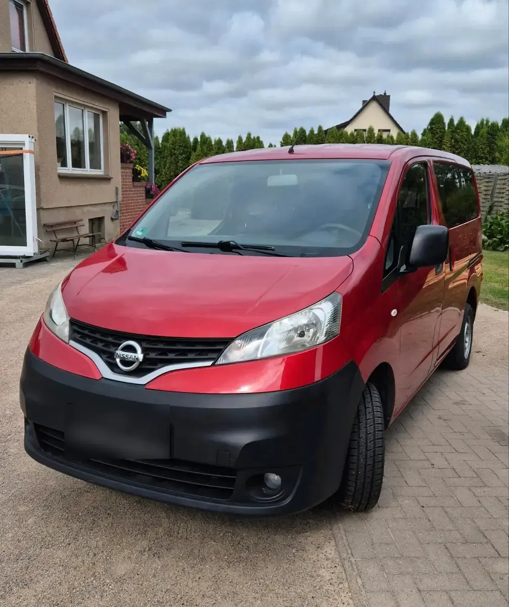 Gebraucht Nissan NV200 105 PS (77 kW) 2010 Rot Van / Kleinbus