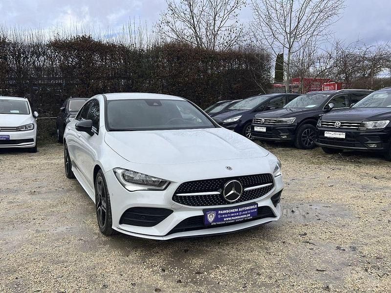 Digitalweiss metalliclack Gebraucht 2022 Mercedes CLA220 AMG line Limousine | 28.899 € (Guter Preis) - Bild 1/4