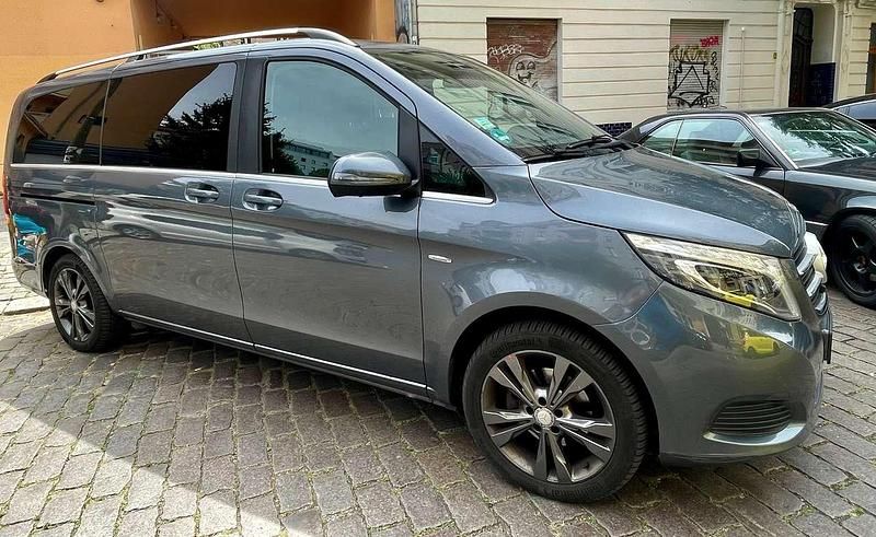 Gebraucht Mercedes V220 Avantgarde 163 PS (119 kW) 2017 Grau Van / Kleinbus