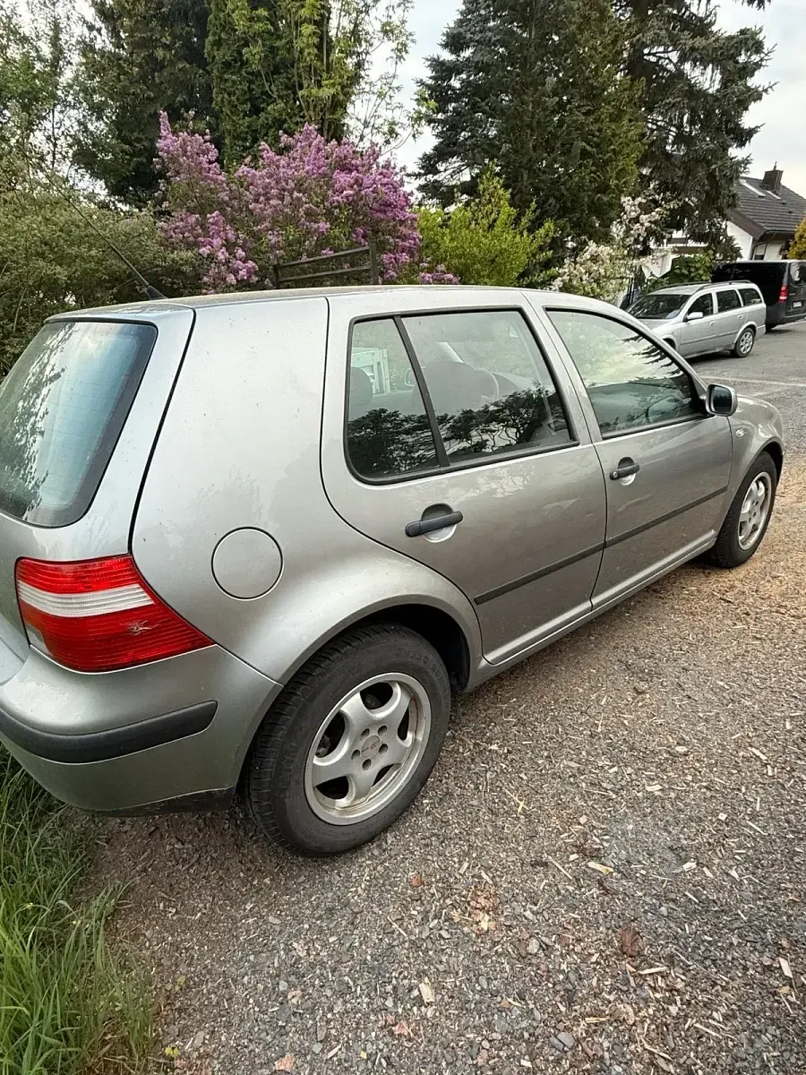 Gebraucht VW Golf IV 75 PS (55 kW) 2003 Silber Limousine