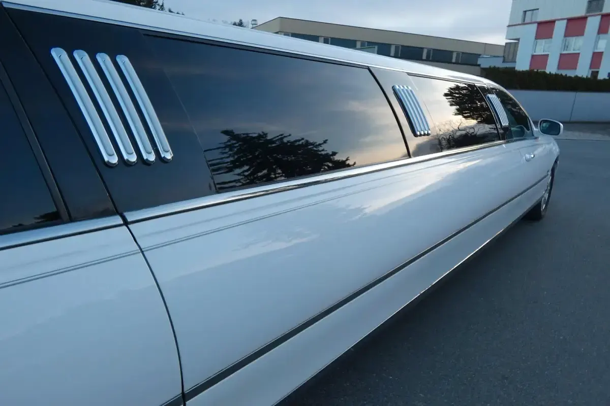 Gebraucht Lincoln Town Car 242 PS (177 kW) 2023 Weiß Limousine