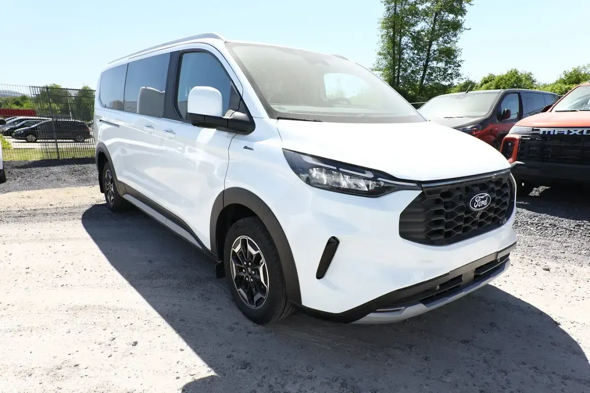 Nowe Ford Tourneo Active 170 KM (125 kW) 2026 Biały Minivan