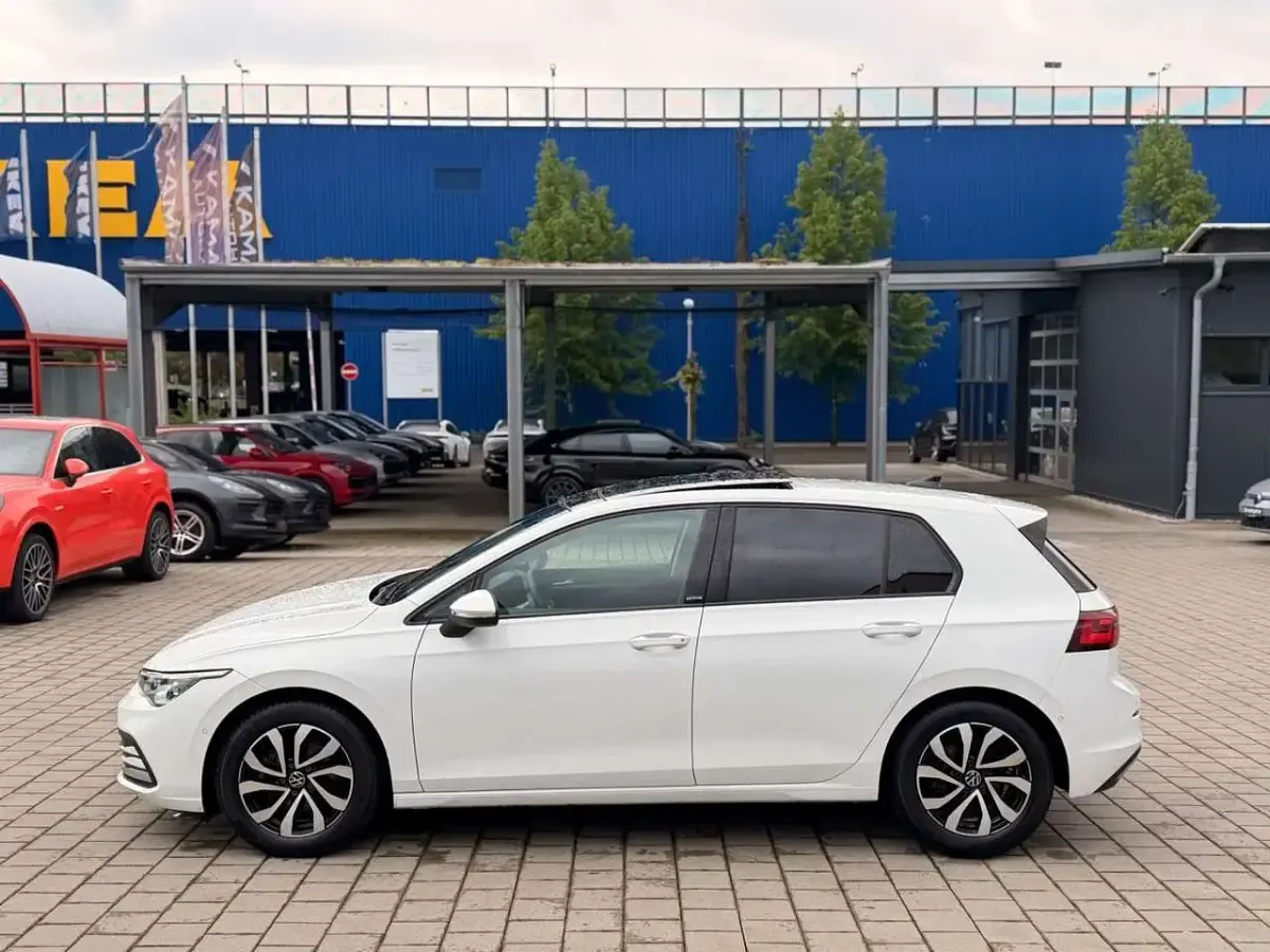 Gebraucht VW Golf VIII 150 PS (110 kW) 2022 Weiß Limousine