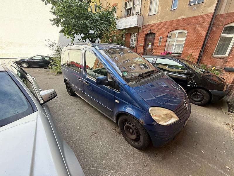 Blau Gebraucht 2005 Mercedes Vaneo Van / Kleinbus | 700 € (Fairer Preis) - Bild 1/4