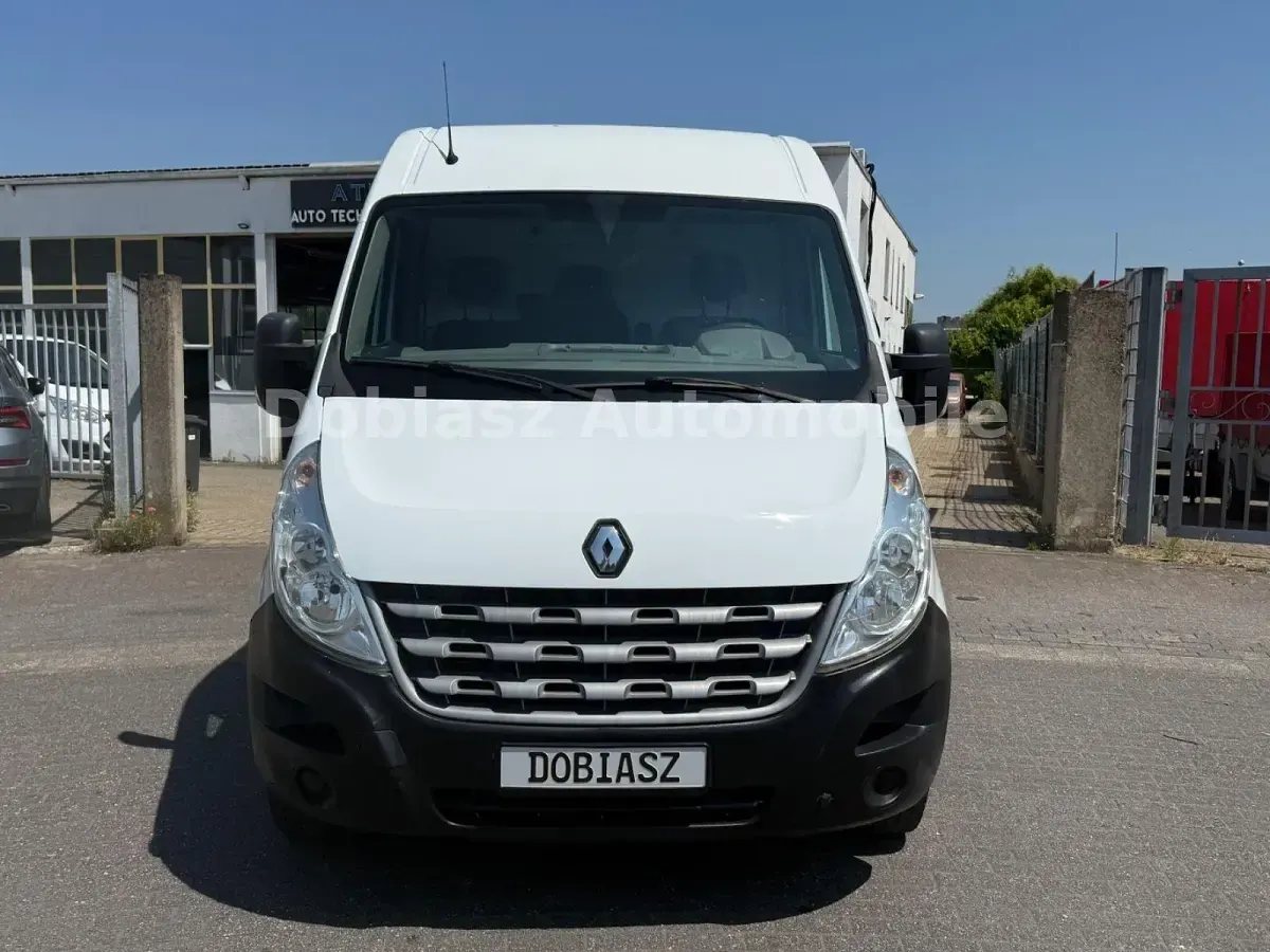 Usado Renault Master 125 HP (91 kW) 2011 Branco Sedan