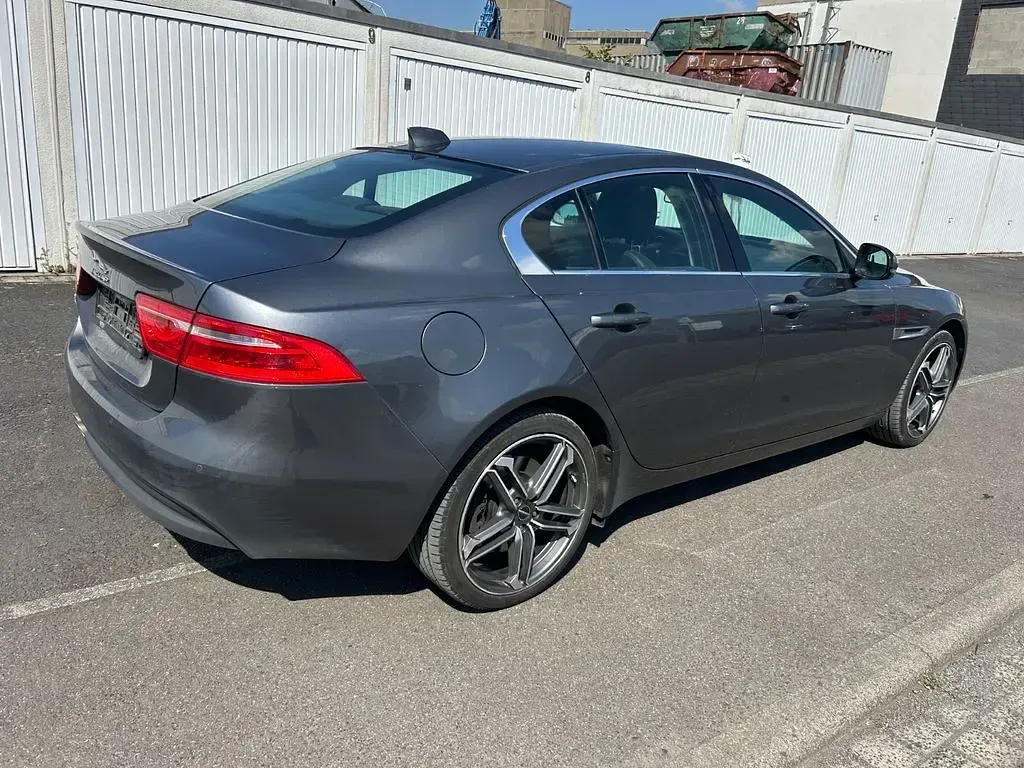 Gebraucht Jaguar XE Prestige 179 PS (131 kW) 2018 Grau Limousine