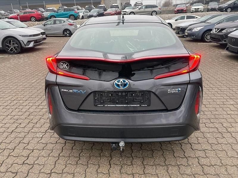 Gebraucht Toyota Prius Executive 122 PS (89 kW) 2018 Grau Limousine